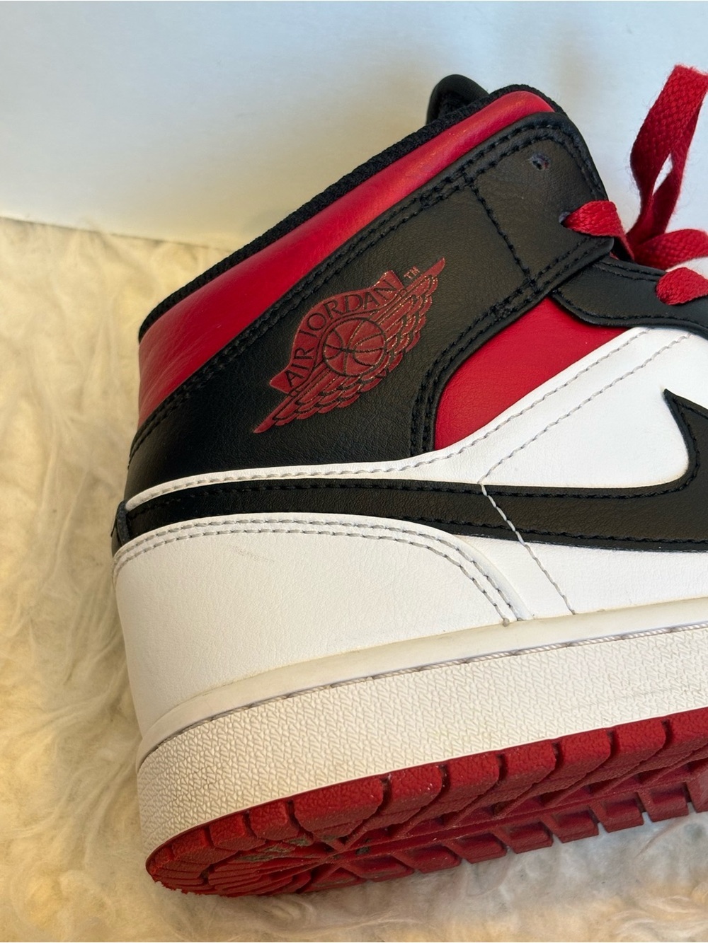 Nike Air Jordan 1 Mid Gym Red Black Toe Size 8 Men's Great Condition - Picture 7 of 16
